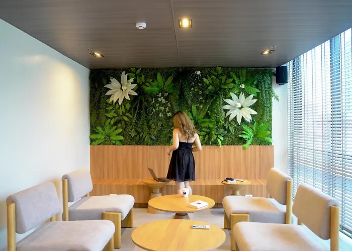 Kokotel Adira
